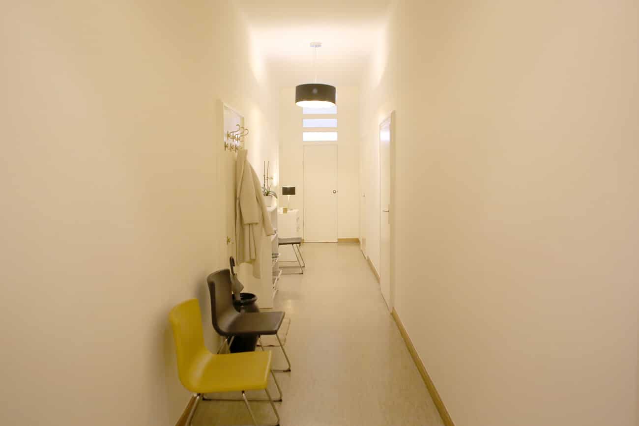 Warteraum Physiotherapie Osteopathie Praxis Dietrich + Schwarzbauer Salzburg